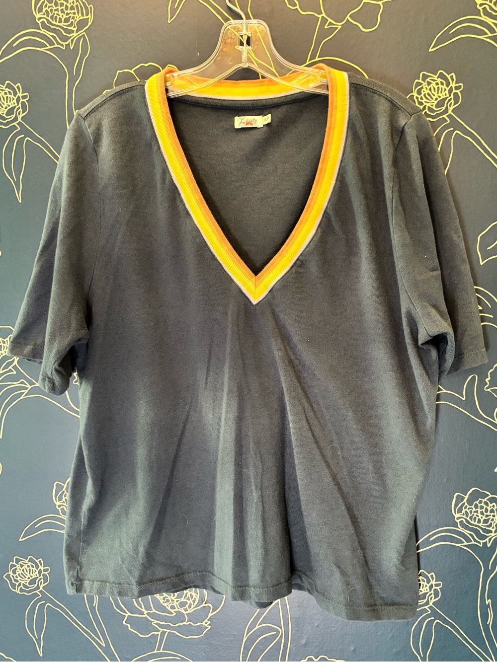 FAHRETY surf ORGANIC COTTON TEE rainbow v neck BLUE festival pride XL